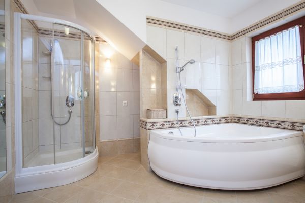 Oversized Bathtub Installation in Corydon
